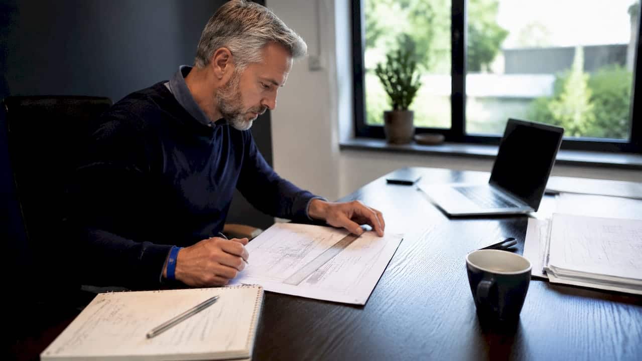 1782183102273_NHG-inspecteur-die-bouwkundig-rapport-beoordeelt-in-woning